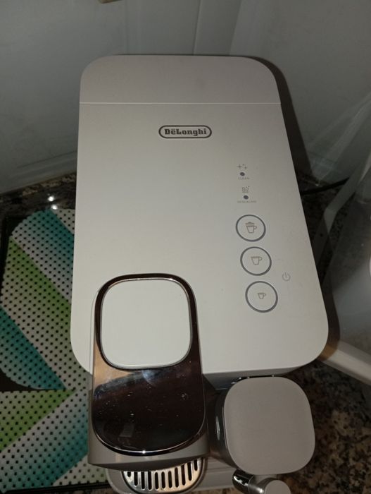 Máquina de Café Nespresso Delonghi
