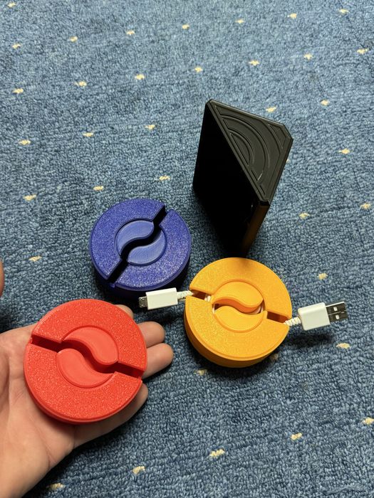 Эргономичный органайзер для кабелей с подставкой