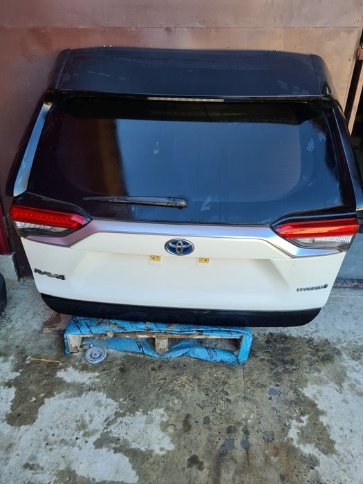 Кришка багажника на Toyota RAV4 19-24 Тойота Рав4