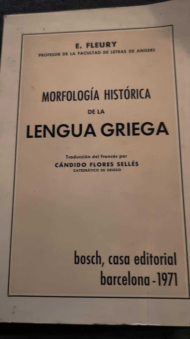 Vários livros academicos e religiao
