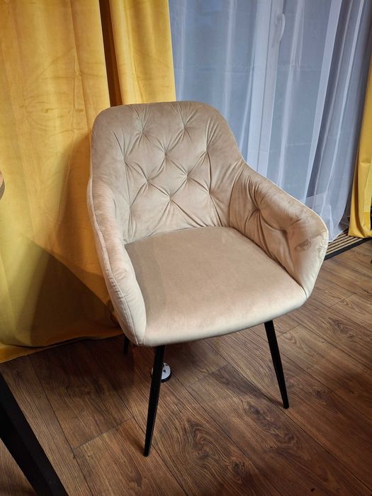 Krzesła beżowe 2 sztuki