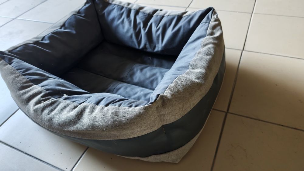 Cama para cão em pele
