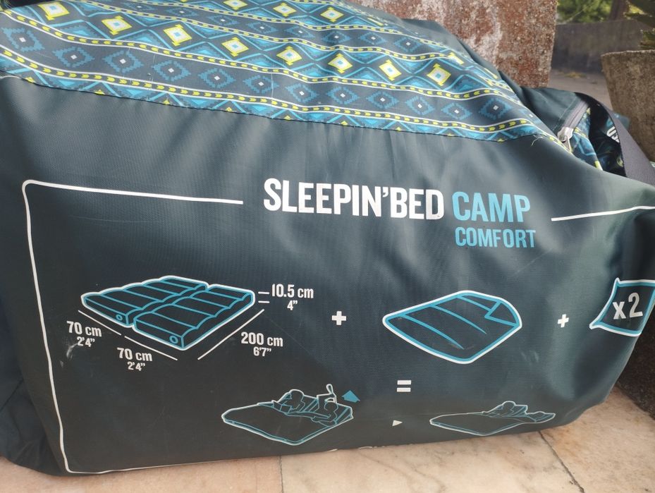 Vendo duas tendas. 2 colchões de solteiro edredom, de campismo .