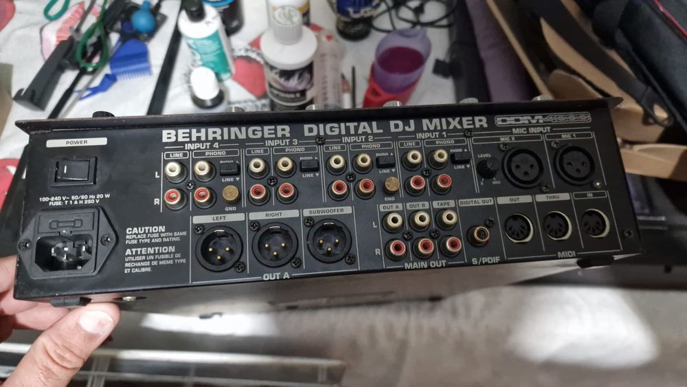 Behringer ddm 4000 profissional digital dj mixer