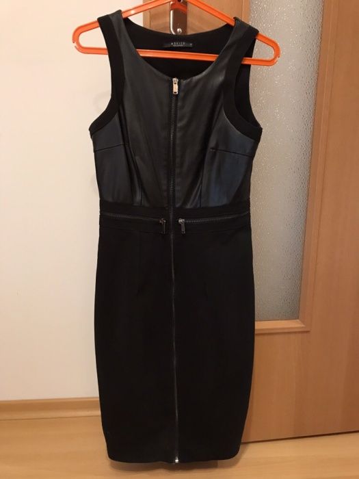 Czarna rozsuwana obcisła sukienka, rozmiar 34, Mohito