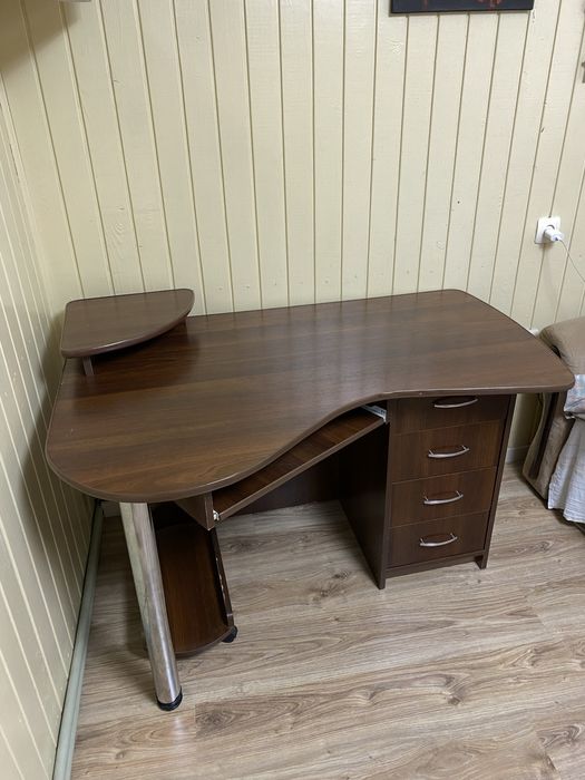 Стол компьютерный