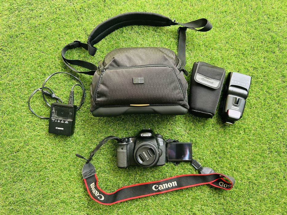 Canon eos 60d + efs 24mm + speedlite 430ex ii