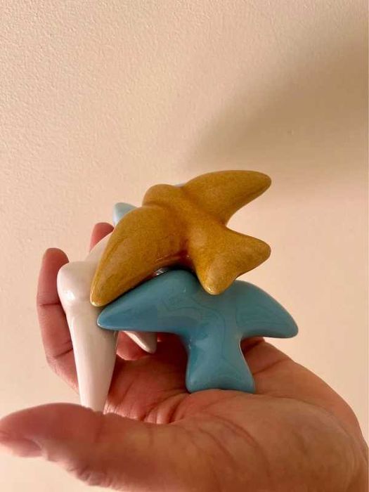 Stock off lote de 100 andorinhas em porcelana, várias cores e tamanhos