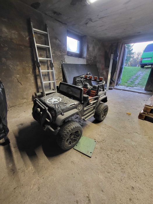 Sprzedam samochodzik 4x4 rezerwacja do 30.12.