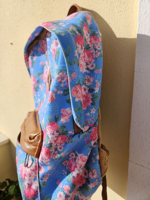 Mochila escolar em ótimo estado