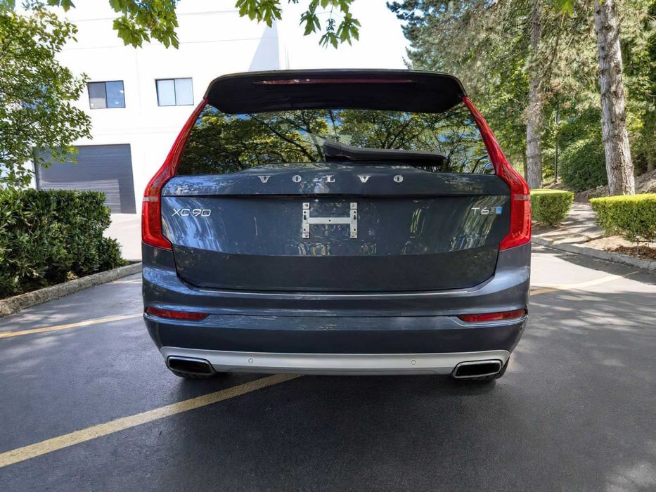 Volvo XC90      2019