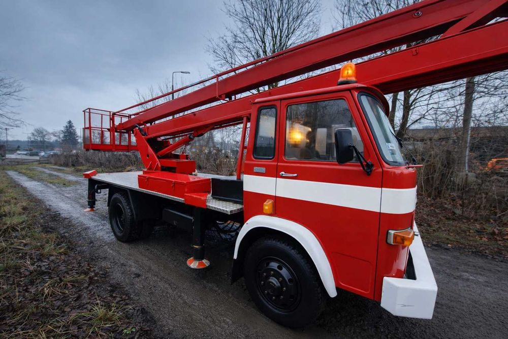 Wynajem podnośnik koszowy wycinka drzew elewacja i ocieplenia