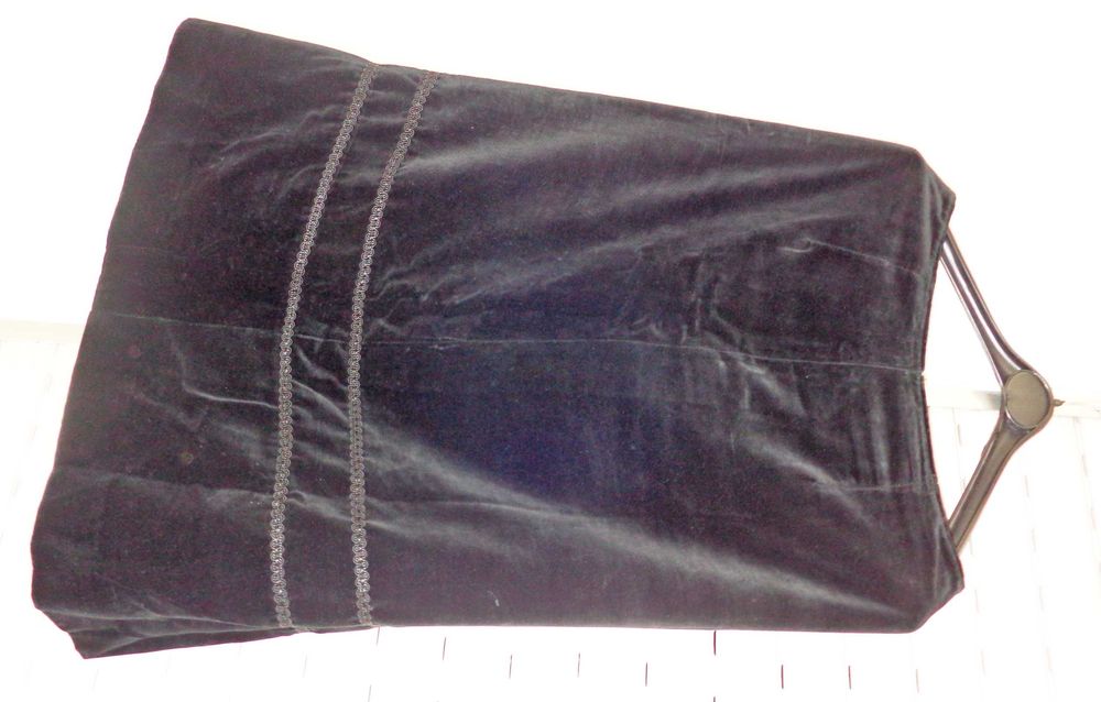 Saia preta em veludo