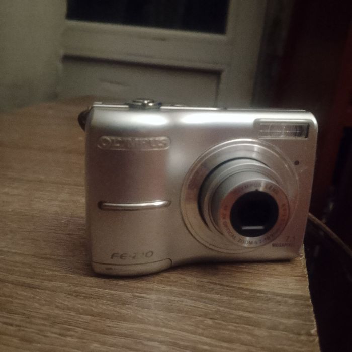 Продаю фотопарат  повнистю справки флешка на 512 мб