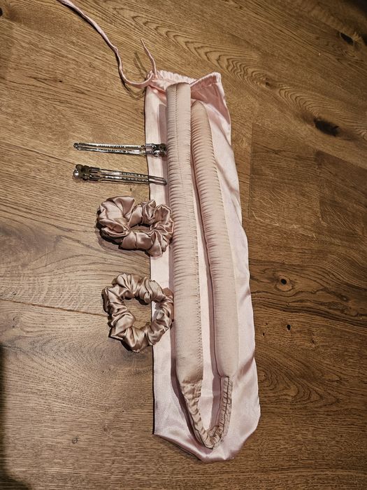 Zestaw – jedwabny wałek do kręcenia loków, scrunchie i dwie spinki