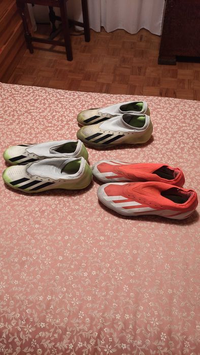 5 pares de Chuteiras de Futebol Adidas e Nike – Usadas