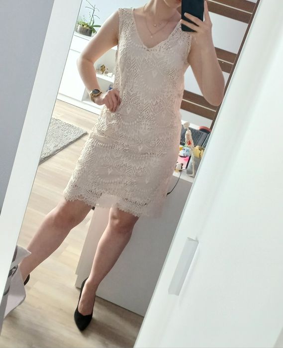 Jasna elegancka sukienka