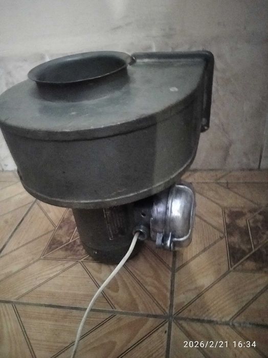 витяжка улітка  220в в доброму робочому сані