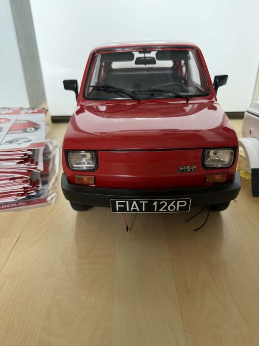 Maluch  fiat 126 p w skali 1:6 w komplecie przyczepka