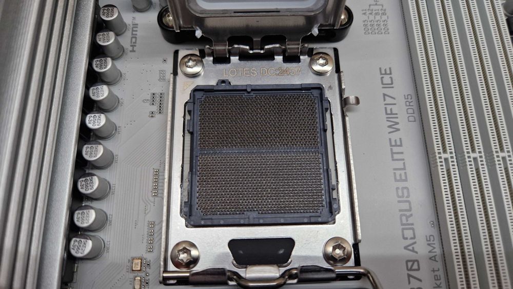 Płyta główna Gigabyte X870 AORUS ELITE WIFI7 ICE box gwarancja  406023