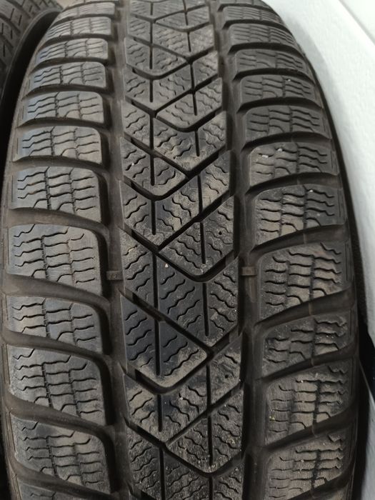 Opony zimowe Pirelli Sottozero 3. 215/65/R17  2023 rok