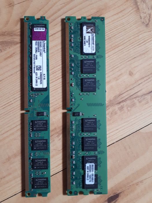 Kingston, dwie kości pamięci 1026 i 512