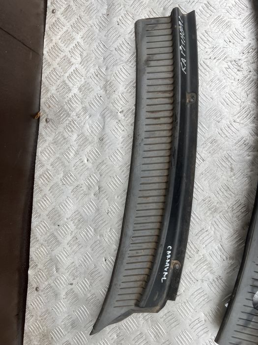 Жабо пластик под лобовое Киа карнивал 04год kia carnival