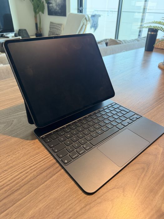 iPad Pro 13” M4 2TB Wi‑Fi + 5G + Magic Keyboard PT