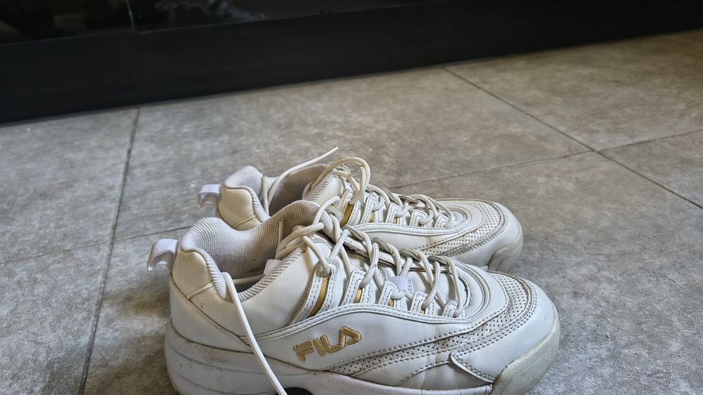 Buty białe Fila r. 38 wiązane na spacery, sportowe