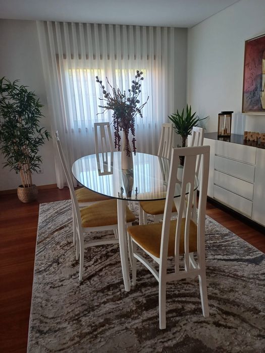 VENDO: Mesa de Jantar + 6 Cadeiras