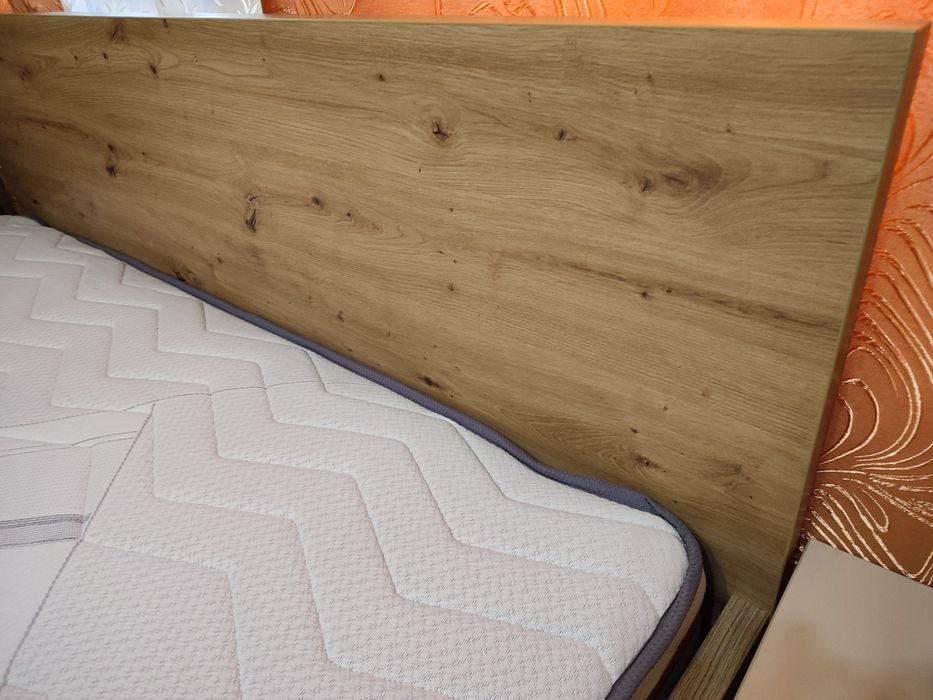 Кровать двуспальная с тумбочками