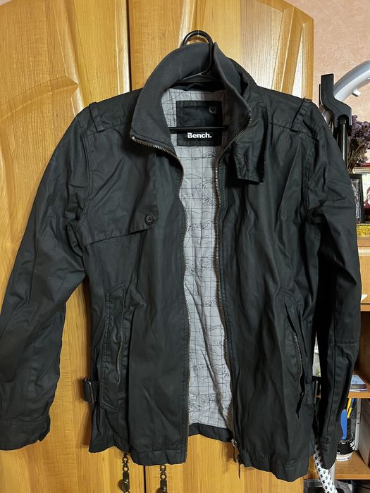 Куртка від Bench