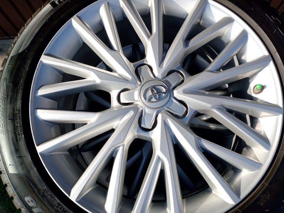 Koła Toyota orginalne  225/50R18