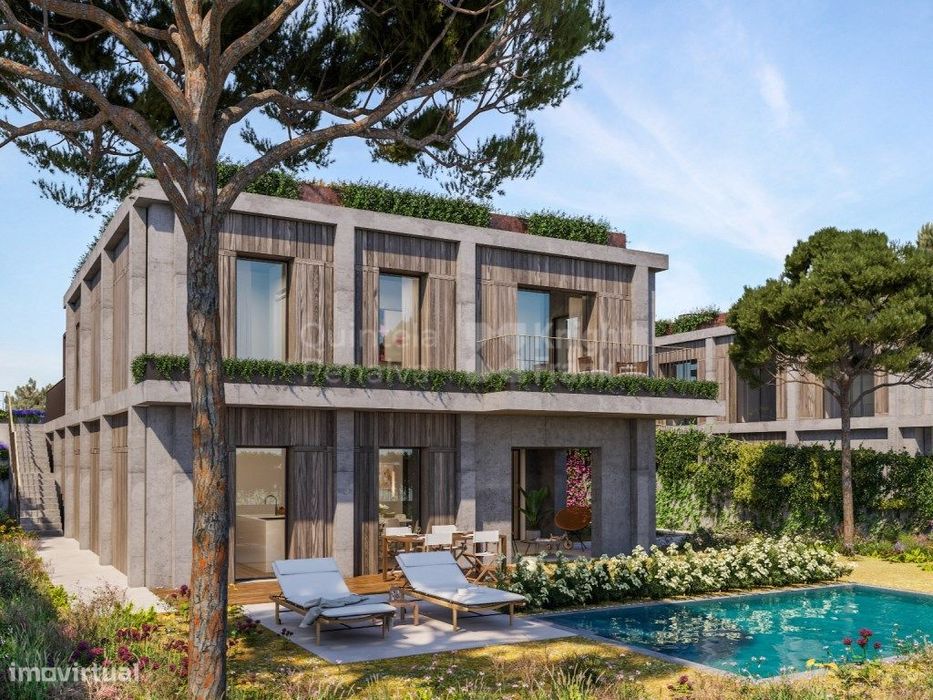 Moradia T4 com rooftop e piscina na Caparica