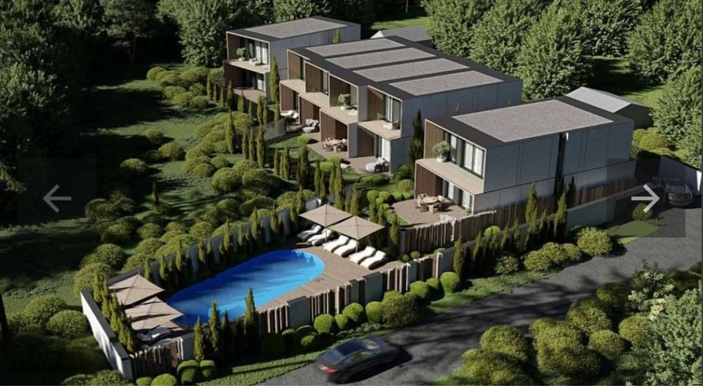 Таунхаус з басейном у передмісті