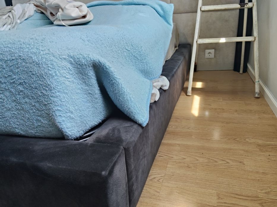 Cama e Cabeceira Estofada - Preta e Bege