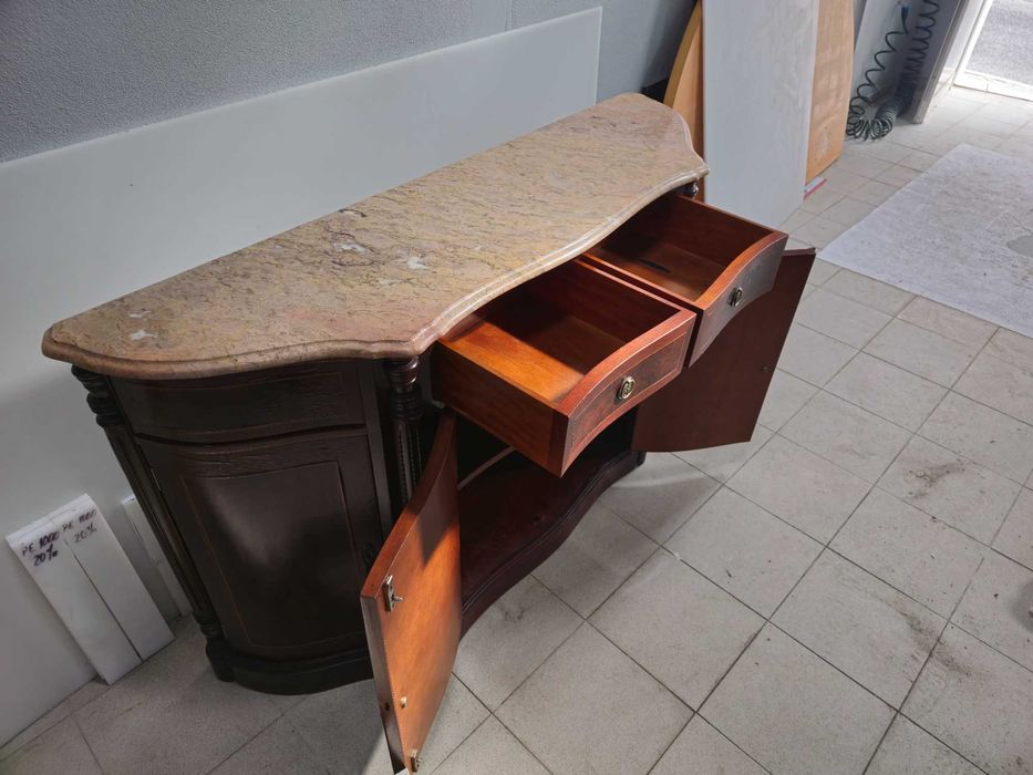 Móvel de Madeira com Pedra Mármore