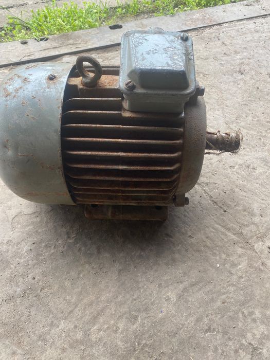 Електричний двигун