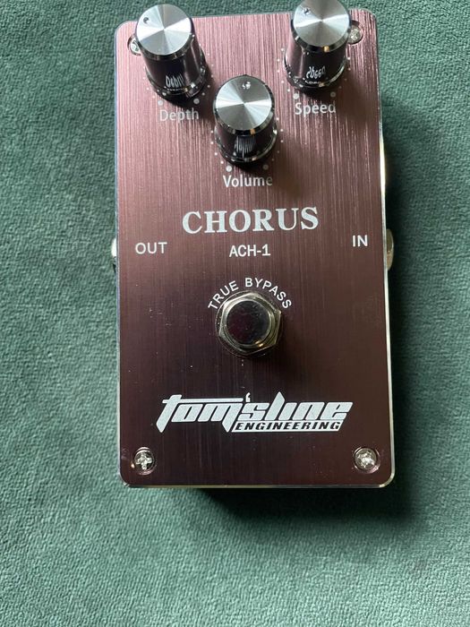 Chorus gitarowy podłogowy