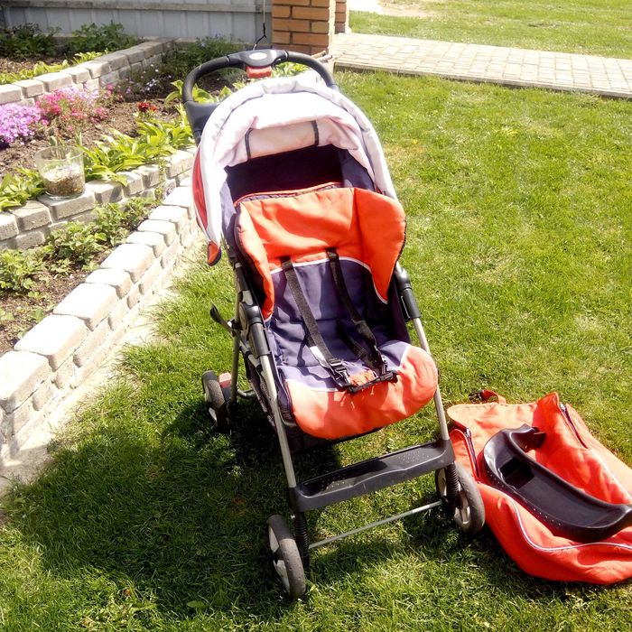 Прогулочна каляска в хорошому стані , у користовані практична.