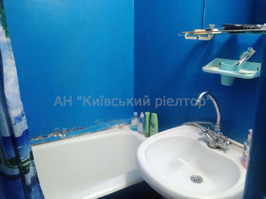 Оренда кімнати в 3 к. квартирі біля м. Вирлиця!