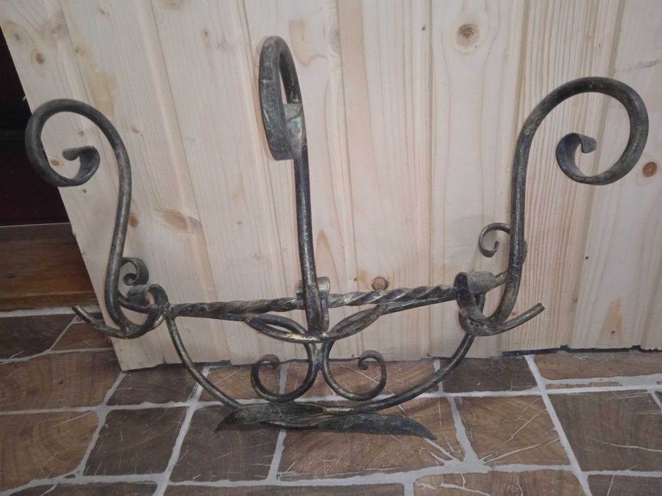Кована вішалка нова