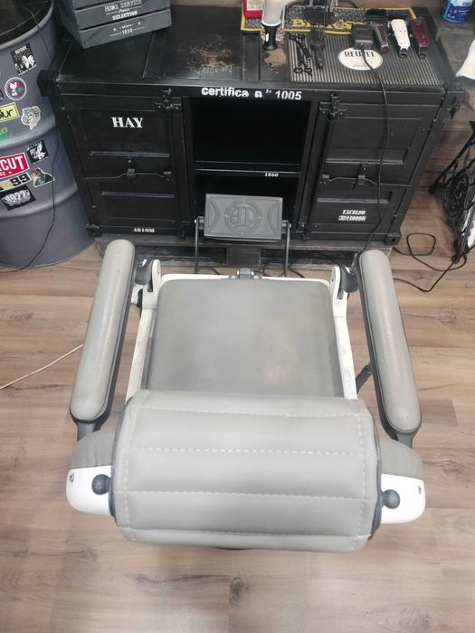 Cadeira barbeiro / Pessoa Lisboa