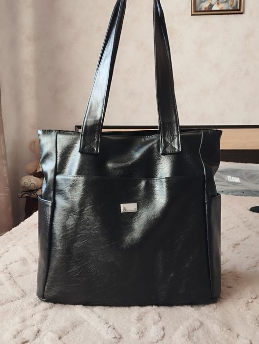 Нова, модна сумка з м'якої шкіри