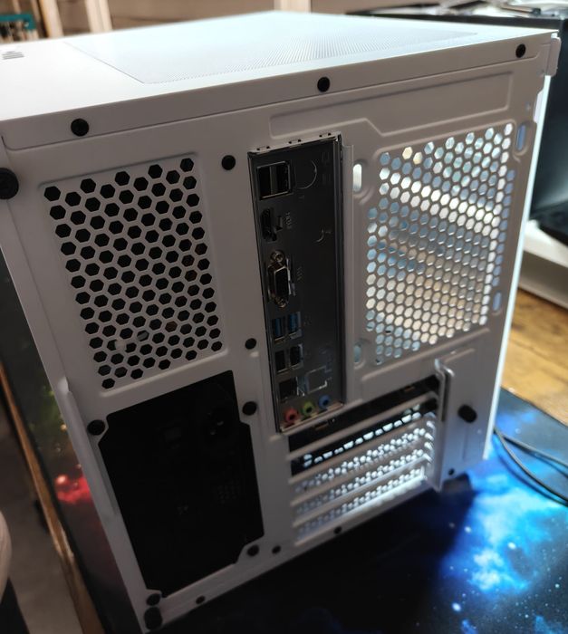 Monitor i Komputer stacjonarny PC- Ryzen 3 4100, Machinist B450, DDR4