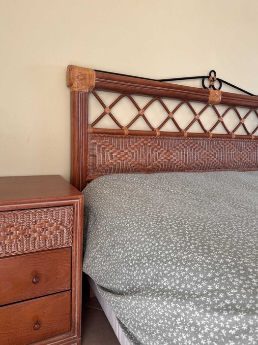 Cabeceira de Cama + 2 Mesas de Cabeceira em Madeira e Rattan