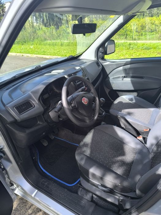 Fiat Doblo Maxi 1.6 JTD com 5 lugares e caixa de carga.Paga classe 1 .