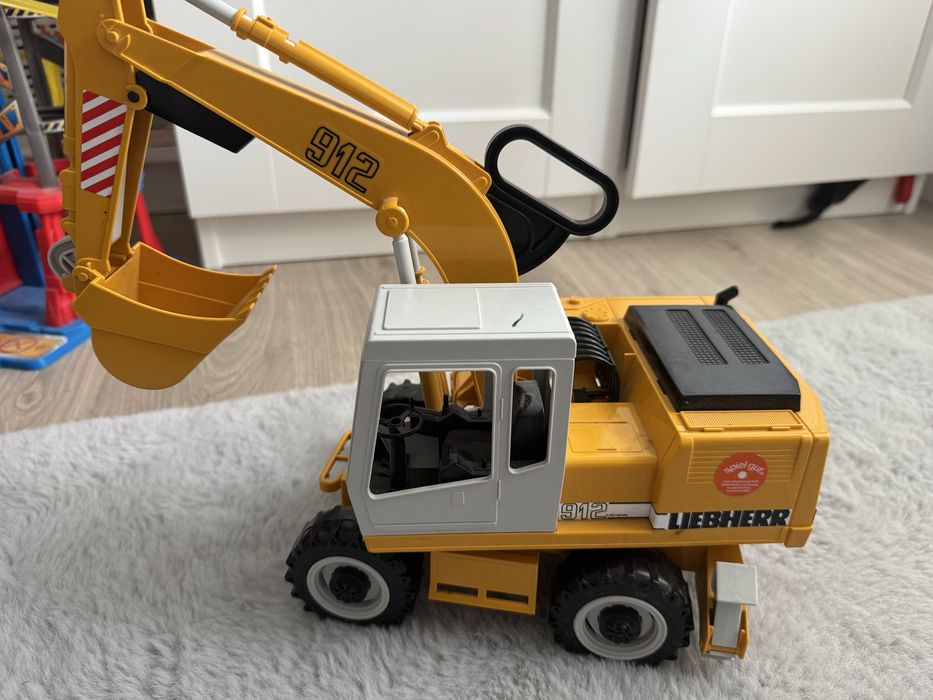 Koparka zabawka Liebherr