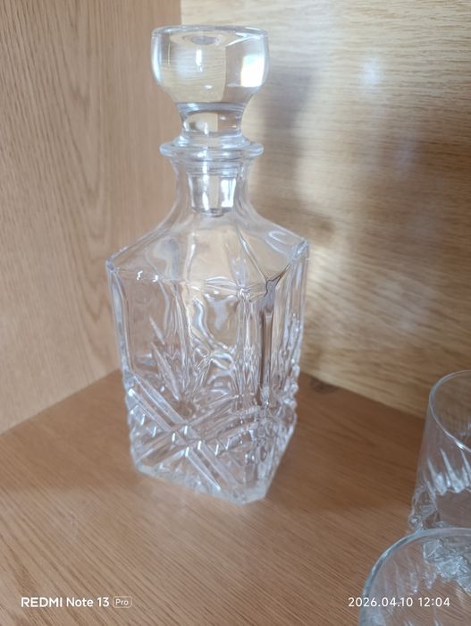 Conjunto garrafa  de cristal com tampa e seis copos