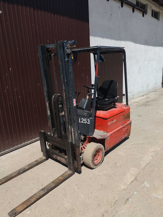 Wózek  widłowy Linde E15